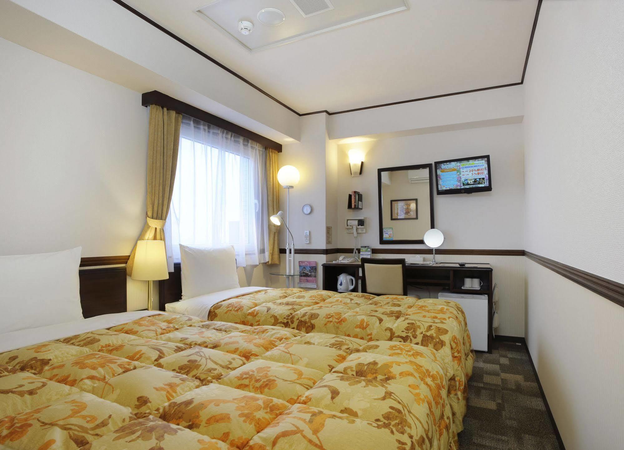 Toyoko Inn Kofu-Eki Minami-Guchi No.1 Exteriör bild