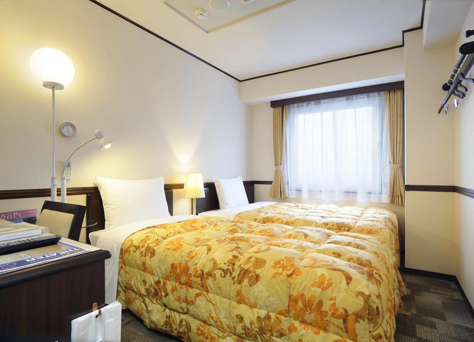 Toyoko Inn Kofu-Eki Minami-Guchi No.1 Exteriör bild
