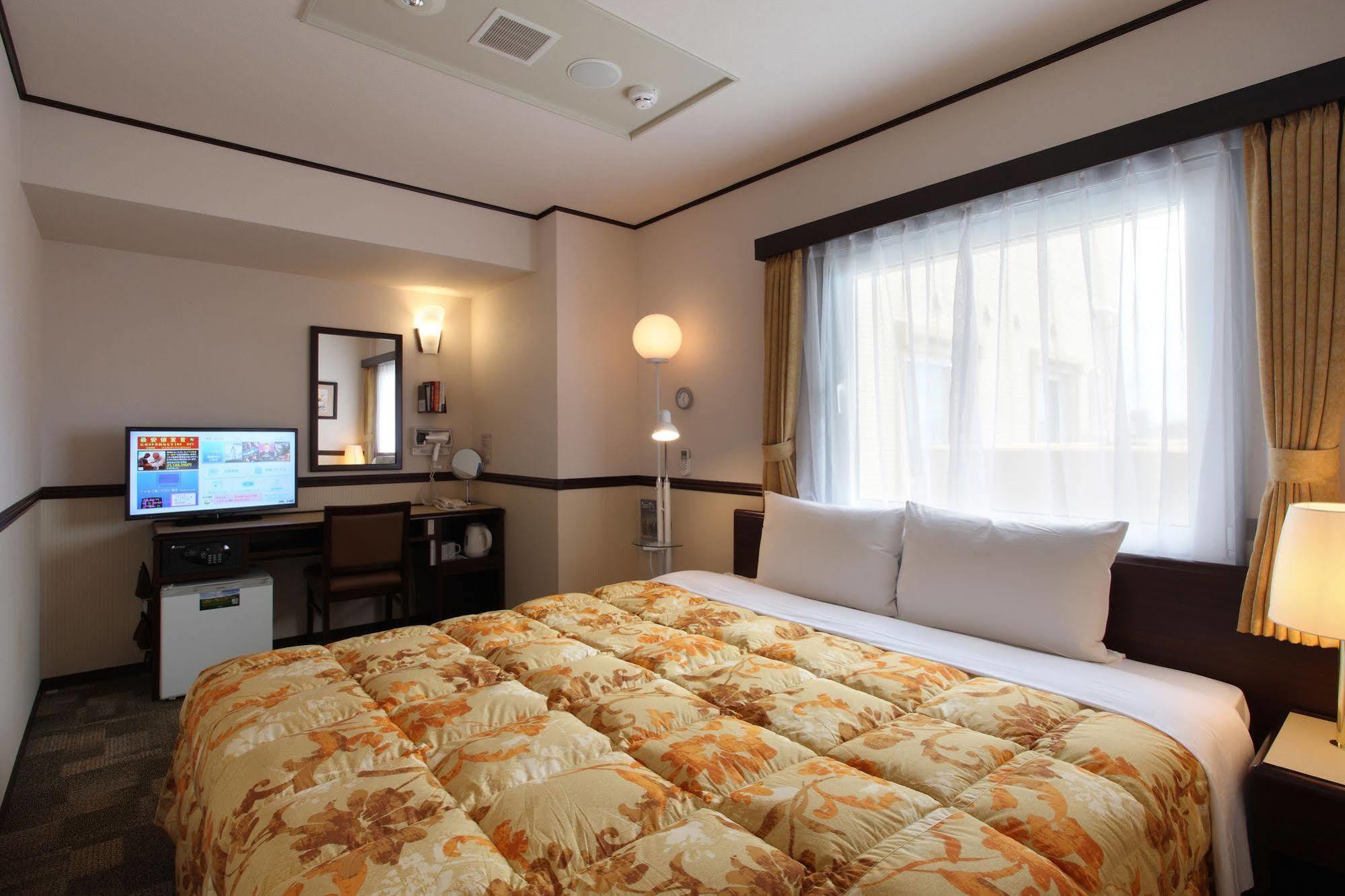 Toyoko Inn Kofu-Eki Minami-Guchi No.1 Exteriör bild